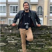 Diseñador gráfico y fotógrafo ofrece clases sobre técnicas de dibujo, herramientas y software de diseño gráfico. Fotografía, producción audiovisual y retoque fotográfico